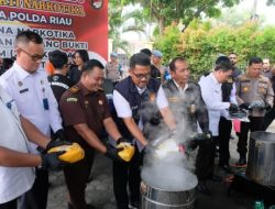 26,9 Kg Sabu Dimusnahkan Polda Riau, Jaringan Napi Pengendali Terbongkar