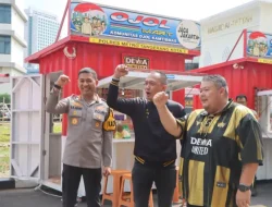 Bentuk Kepedulian, Dewa United Serahkan Ojol Mart Untuk Pengemudi Ojol Lewat Polres Metro Tangerang Kota