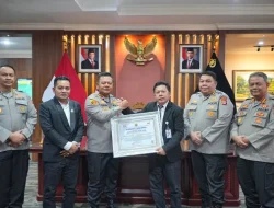 Kapolda Kaltim Terima Piagam Presisi Award
