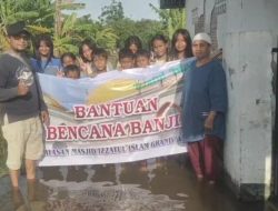 Peduli Bencana Banjir di Kabupaten Bekasi, Yayasan Islam Masjid Izzatul Grand Wisata Tambun Salurkan Bantuan Nasi Bungkus