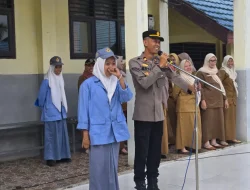 Kapolsek Sebulu Hadiri Upacara Bendera di SMK Negeri 1 Sebulu, Ajak Pelajar Jaga Disiplin dan Bijak Bermedia Sosial