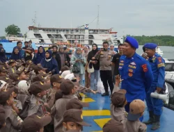 Polisi Sahabat Anak, Dit Polairud Polda Kaltim Kenalkan Tugas Polisi Perairan dan Lingkungan Mangrove Kepada Anak Paud