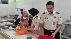 Tingkatkan Kompetensi dan Dukung Pembinaan, Pegawai Rutan Surakarta Ikuti Pelatihan Pembuatan Roti Bersertifikat