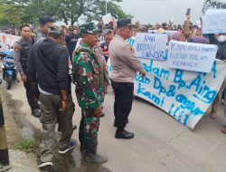 Warga Gruduk Perumahan Villa Kencana, Dengan Pengawalan Babinsa dan Personel Kepolisian Aksi Berlangsung Damai