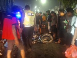 Tragis Dua Pemotor Masuk Kolong Truk di Depan SPBU Cibitung