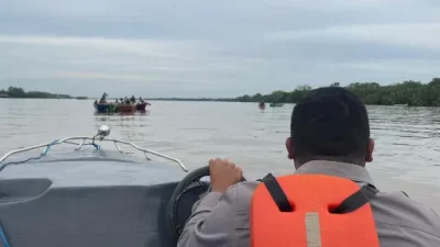 Polairud Polres Kukar dan Tim SAR Gabungan Sisir Sungai Tamapole, Cari Nelayan Yang Hilang Dihantam Cuaca Buruk