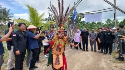 Kawal Ketahanan Pangan IKN, Polsek Muara Jawa Amankan Panen Padi Gogo Bersama Kepala OIKN dan Wabup Kukar
