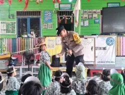 Hadirkan Senyum di Sekolah, Polsek Loa Kulu Sambangi TK Cempaka Jembayan Tengah Lewat Program “Polsanak”