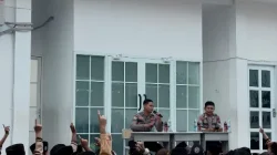 Cegah Perundungan Sejak Dini, Sat Binmas Polres Kukar Sambangi MI RHQ Islamic School