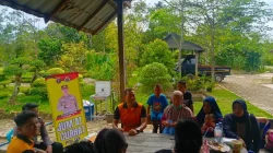 Musim Kemarau Tiba, Kapolsek Sangasanga Ingatkan Warga Tak Bakar Lahan Saat “Jumat Curhat”