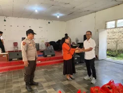 Wujudkan Toleransi, Polres Kukar Gelar “Minggu Kasih” dengan Berbagi Makanan di Gereja Christian Center