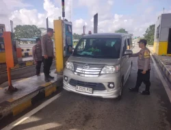 Antisipasi Pergerakan Massa ke Samarinda, Polsek Samboja Perketat Pemeriksaan di Gerbang Tol Balsam