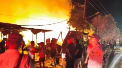 Hadir di Tengah Duka Kebakaran Desa Liang, Kapolsek Kota Bangun Rangkul Warga dan Pastikan Penanganan Pasca-Bencana