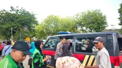 Wujud Kepedulian Polri, Polres Kukar Gelar Warung Berkah Hingga Pengobatan Gratis Bagi Ratusan Pekerja Jalanan