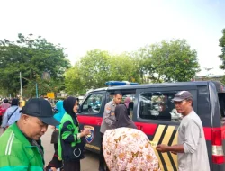 Wujud Kepedulian Polri, Polres Kukar Gelar Warung Berkah Hingga Pengobatan Gratis Bagi Ratusan Pekerja Jalanan