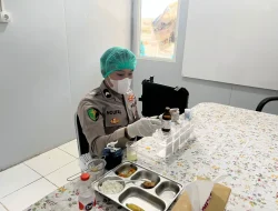 Tim Food Safety Biddokkes Polda Kaltim Cek Kualitas Makanan di SPPG Stalkuda Balikpapan