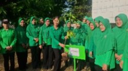 Tanam Pohon Ketua Persit Kodim 0509 Ajak Anggota  Koramil 03 Cabang Bungin Peduli Lingkungan