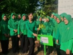 Tanam Pohon Ketua Persit Kodim 0509 Ajak Anggota  Koramil 03 Cabang Bungin Peduli Lingkungan