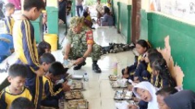 Babinsa Kawal Distribusi Makanan Bergizi SPPG Karangjaya 1 & 2, Ribuan Siswa dan Posyandu Terlayani