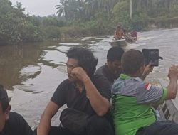 Respon Cepat Kapolsek Tapung Hilir, Turun Bareng Tim Cek Sungai Tapung Usai Ditemukan Banyak Ikan Mati